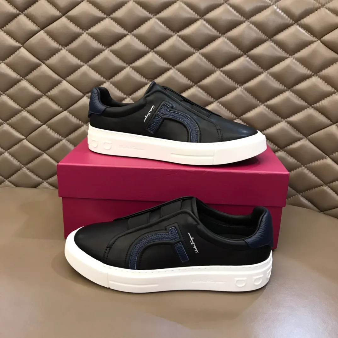 p400【Salvatore Ferraga**】New men's low-top casual shoes! Top-quality cow products, original lasts, made of imported cowhide, first-class texture, first-layer sheepskin lining! Original outsole! The details are exquisite and the style is versatile and upscale! Decorated with a three-dimensional Gancini logo, the back of the tongue and lace-up piping add a pop of color. The high-tech sole features a holographic pattern and Gancini details, making it ideal for a practical yet stylish everyday look. Code number 38-44 (45 can be customized)